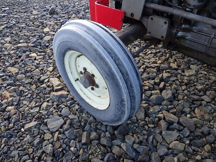 massey-ferguson-tractor-image-18