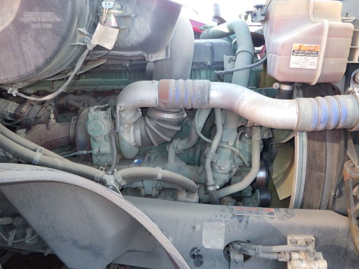 2021-volvo-vnl-300-image-33