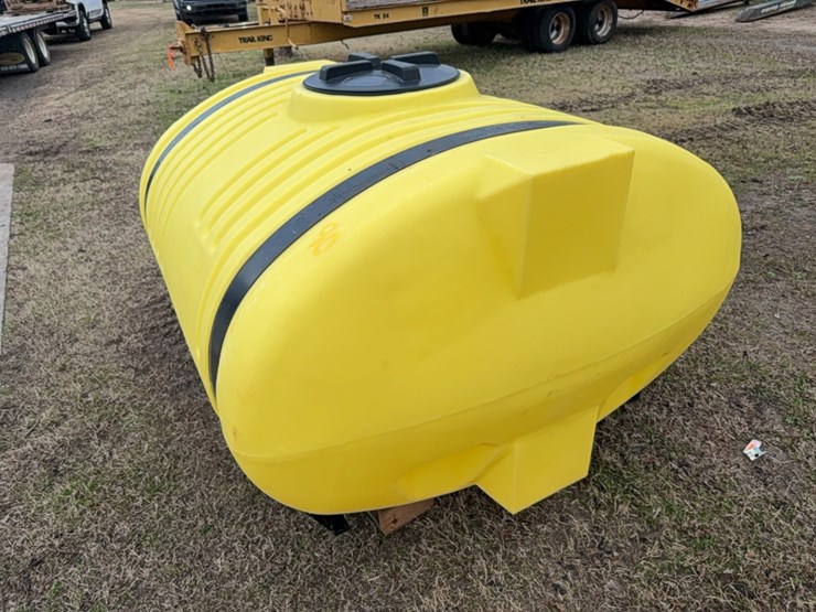 400-gallon-elliptical-tank-with-metal-straps-￼-image-12