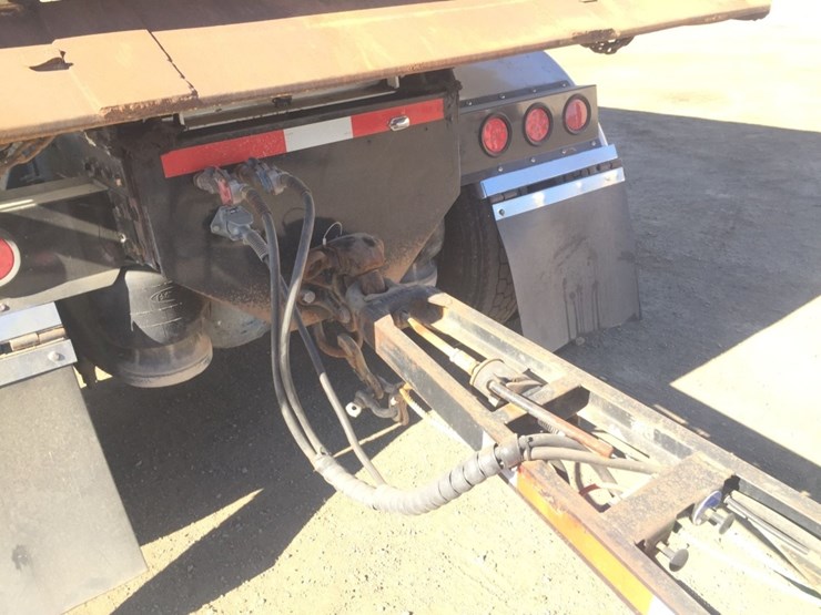 2009-peterbilt-388-image-15