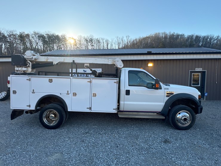 2010-ford-f550-image-1