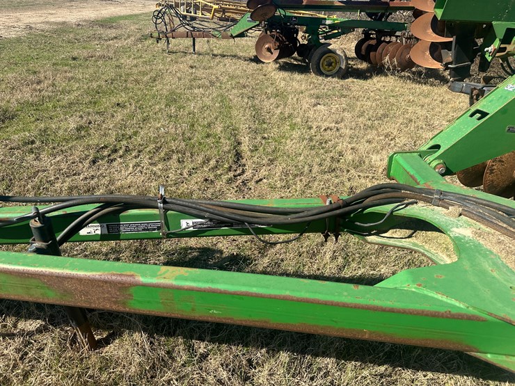 john-deere-32-image-31