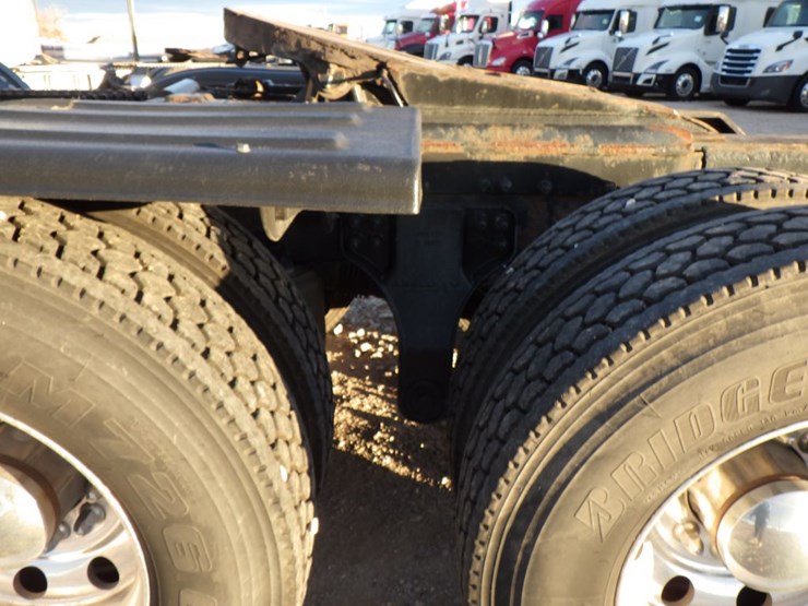 2014-kenworth-t800-image-16