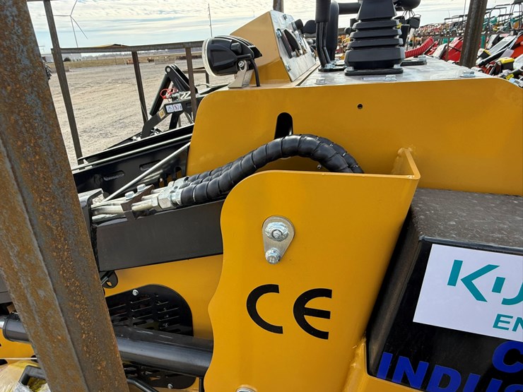 #77-•-unused-cfg-kkta27-stand-on-tracked-loader-kkta272025l110878-inv#-35713-image-9