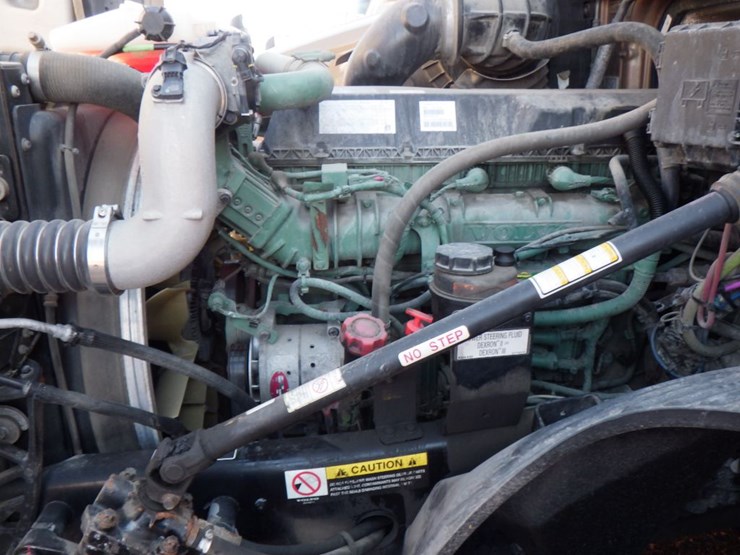 2022-volvo-vnl-760-image-23