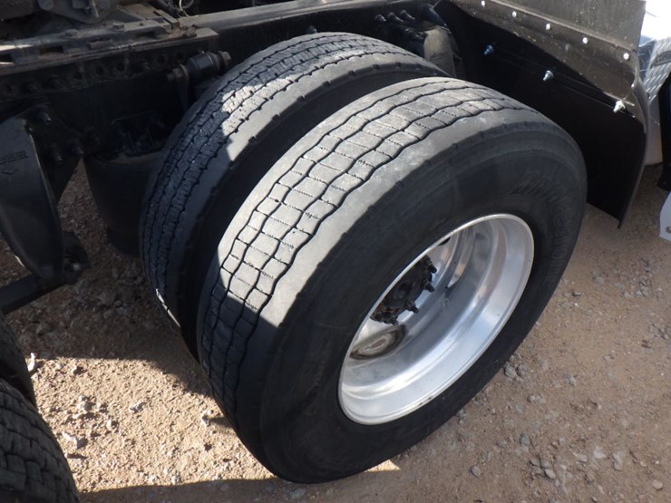 2022-freightliner-cascadia-126-image-9