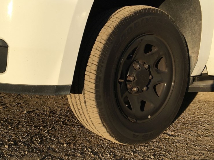 2016-chevrolet-tahoe-image-15