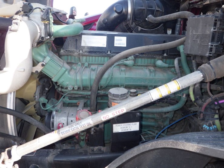 2021-volvo-vnl-300-image-26