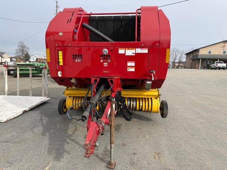 new-holland-br7060-image-4