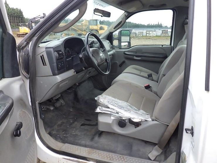 2006-ford-f450-image-17