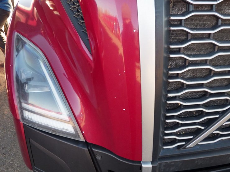 2021-volvo-vnl-300-image-5