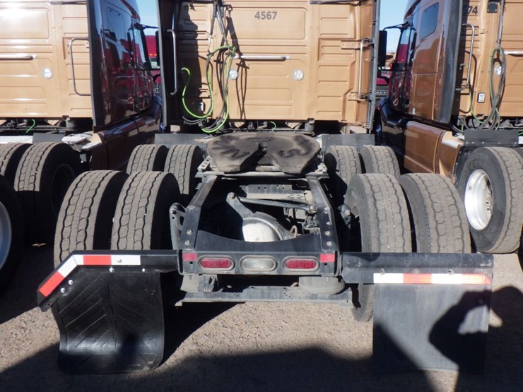 2022-volvo-vnl-760-image-8