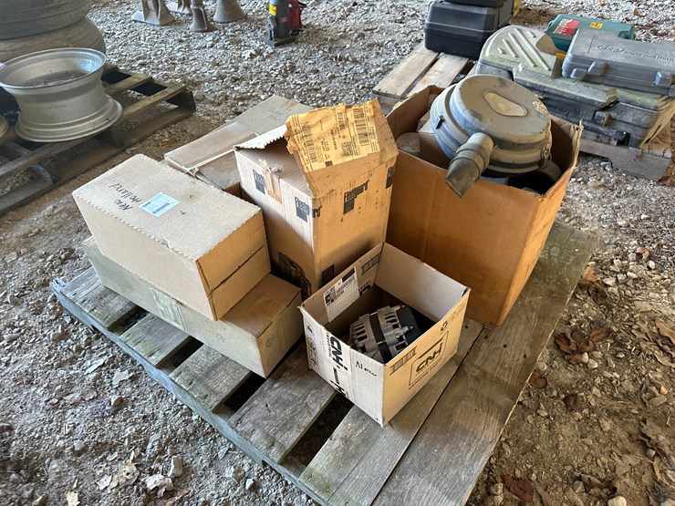 #35876-•-lot-of-filters-and-alternator-image-5