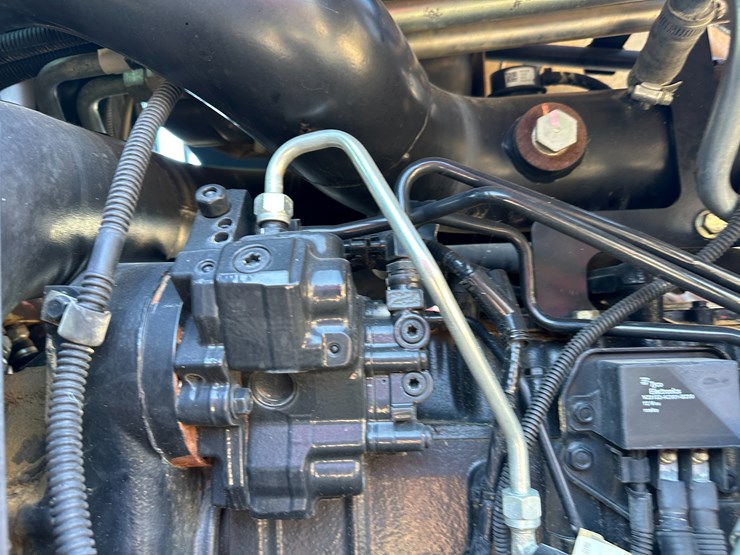 2014-new-holland-t8.330-image-66