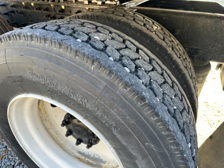 1998-volvo-vn-image-6