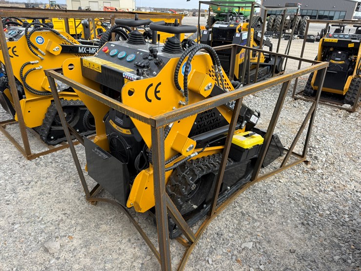 #83-•-unused-agt-mx-crt23-stand-on-tracked-loader-mxcrt232025j00636-inv#-35701-image-4