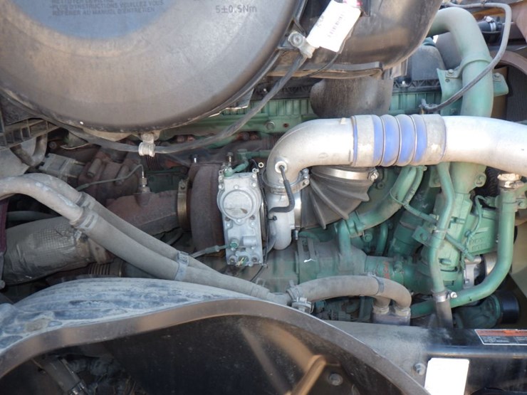 2021-volvo-vnl-300-image-21