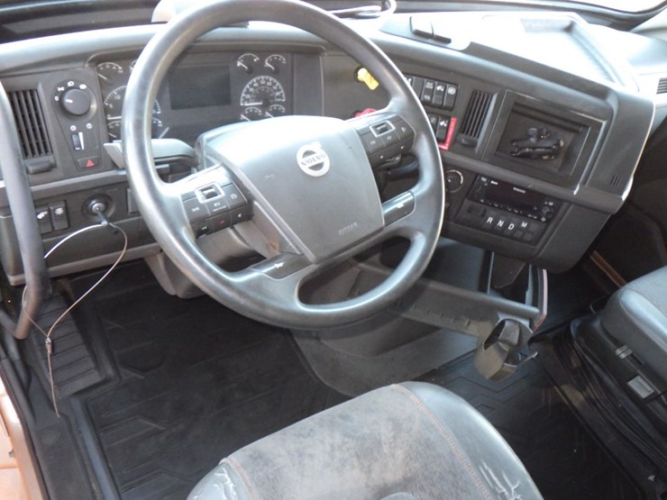 2022-volvo-vnl-760-image-20