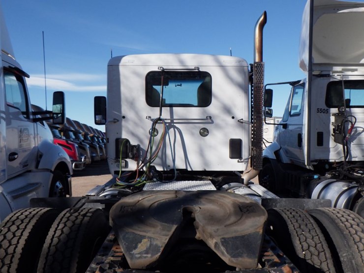 2016-kenworth-t680-image-13