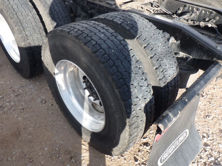 2022-freightliner-cascadia-126-image-14