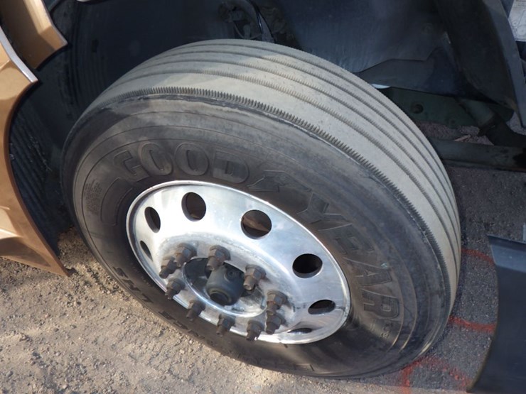 2022-volvo-vnl-760-image-27