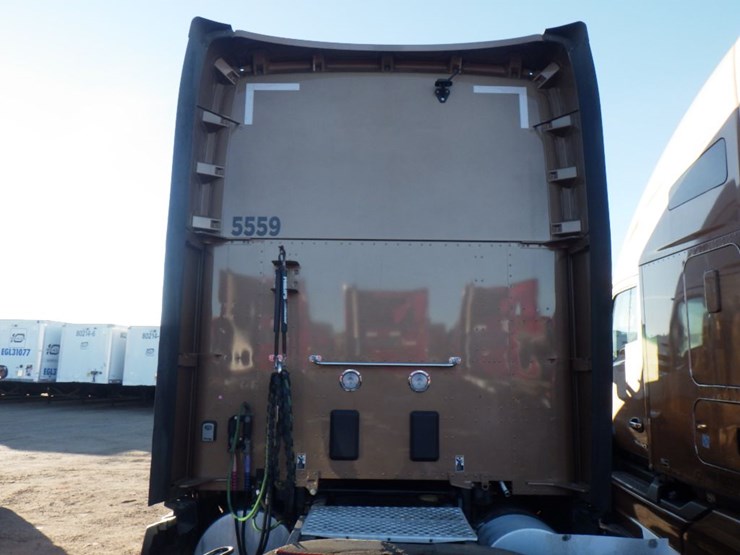 2024-kenworth-t680-image-12