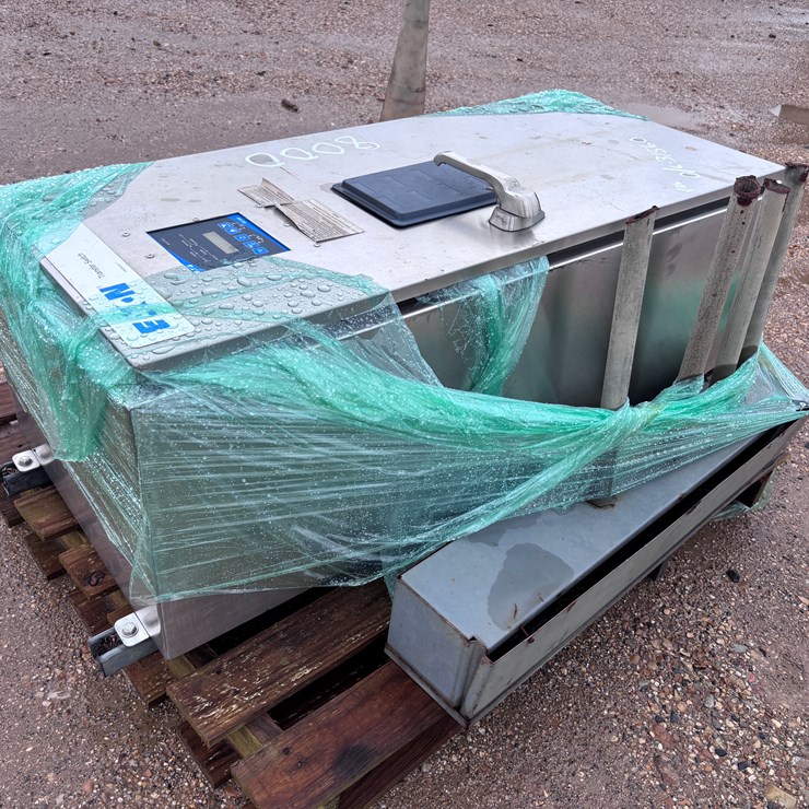 #8000 • PALLET WITH TRANSFER SWITCH