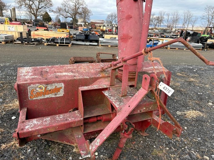 mckee-snowblower-image-2