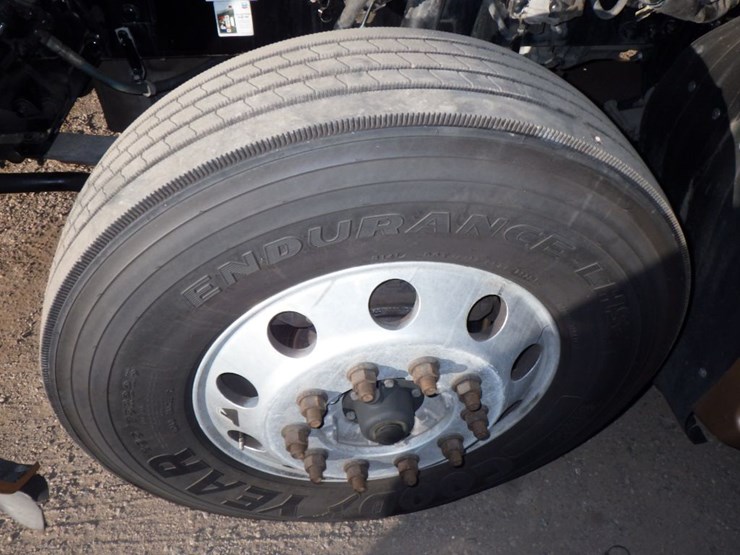 2022-kenworth-t680-image-26