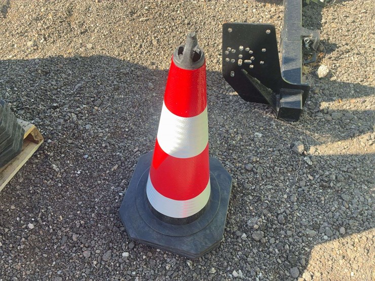 (21)-safety-cones-image-3