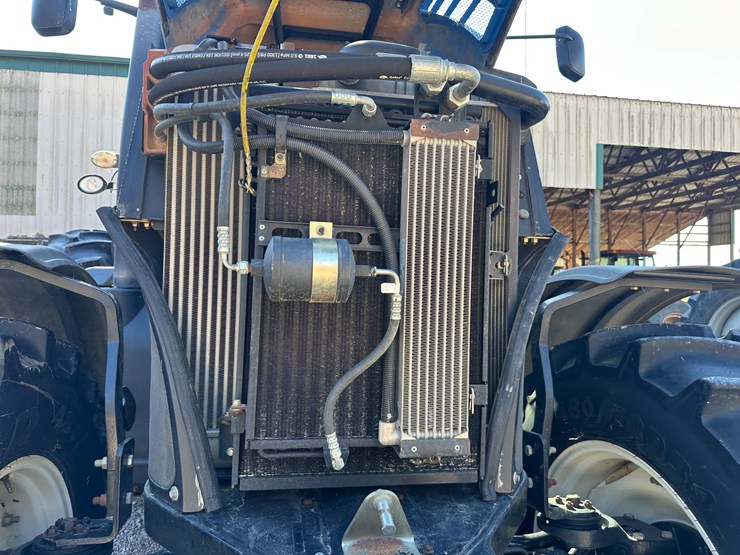 2014-new-holland-t8.330-image-60