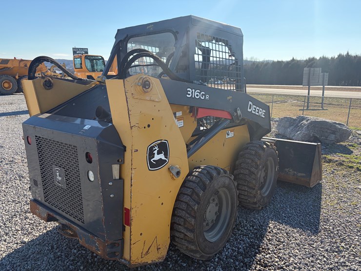 2016-deere-316gr-image-7