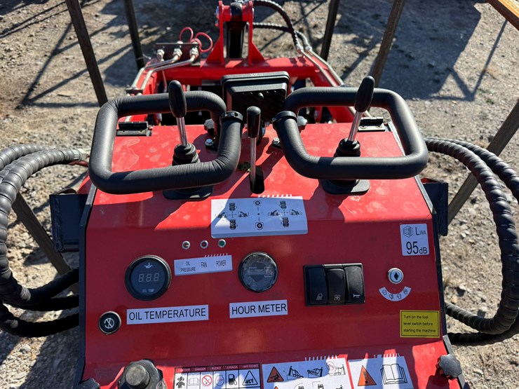 #22789-•-unused-agt-ysrt14-stand-on-tracked-loader-ysrt142025l102793-image-7