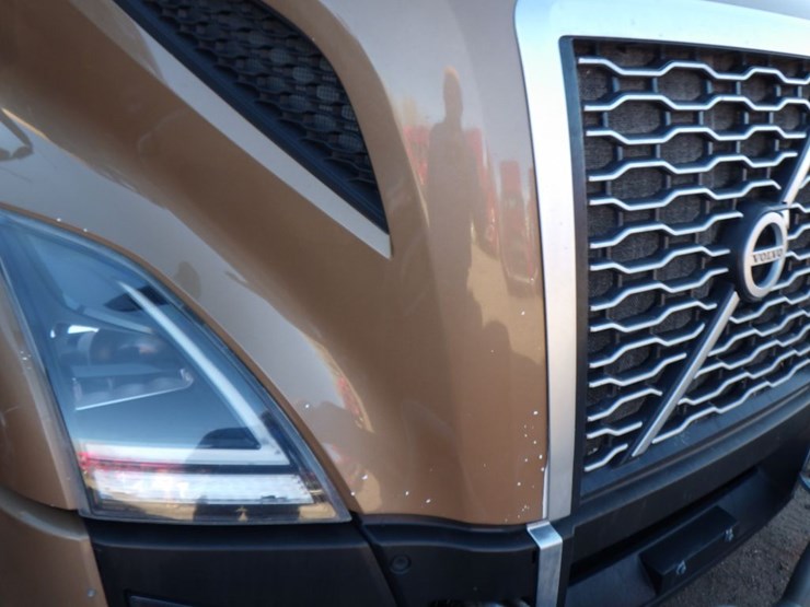 2022-volvo-vnl-760-image-4