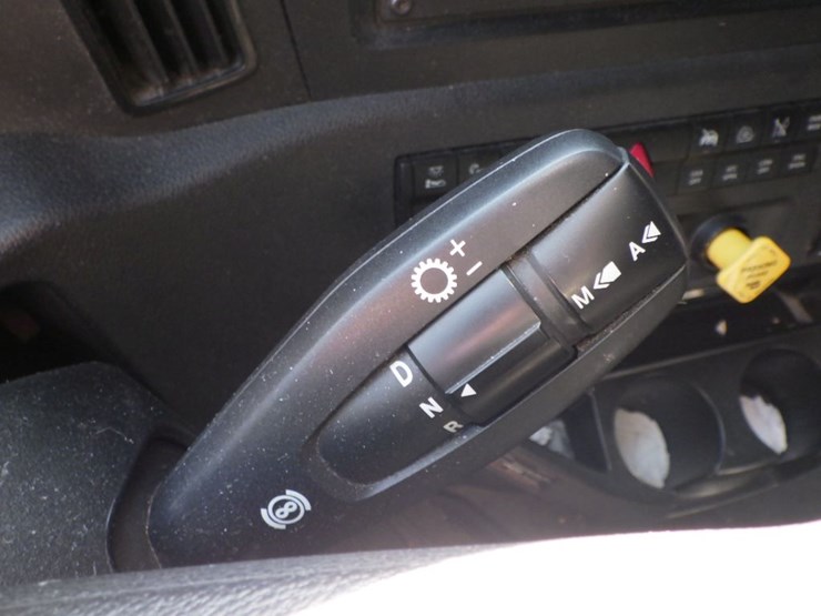 2023-freightliner-cascadia-126-image-19