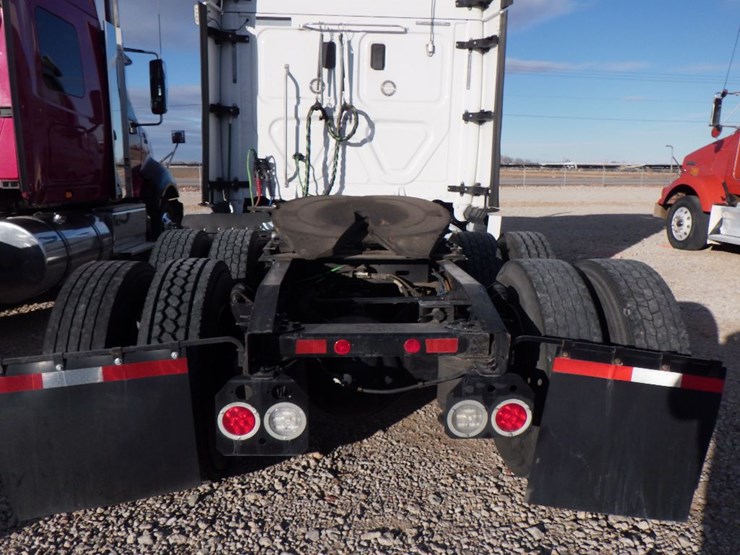 2017-freightliner-cascadia-125-image-10