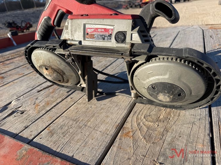 milwaukee-deep-cut-electric-band-saw-image-3