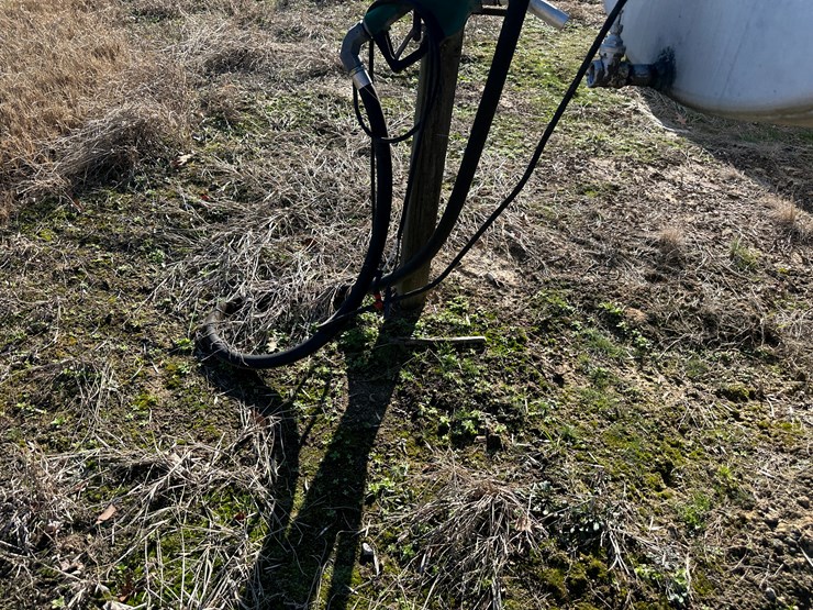 #35828-•-~3,700-gallon-fuel-tank-w/pump-image-12