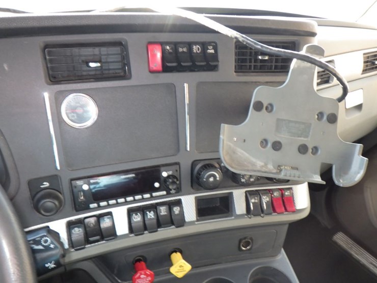 2022-kenworth-t680-image-26