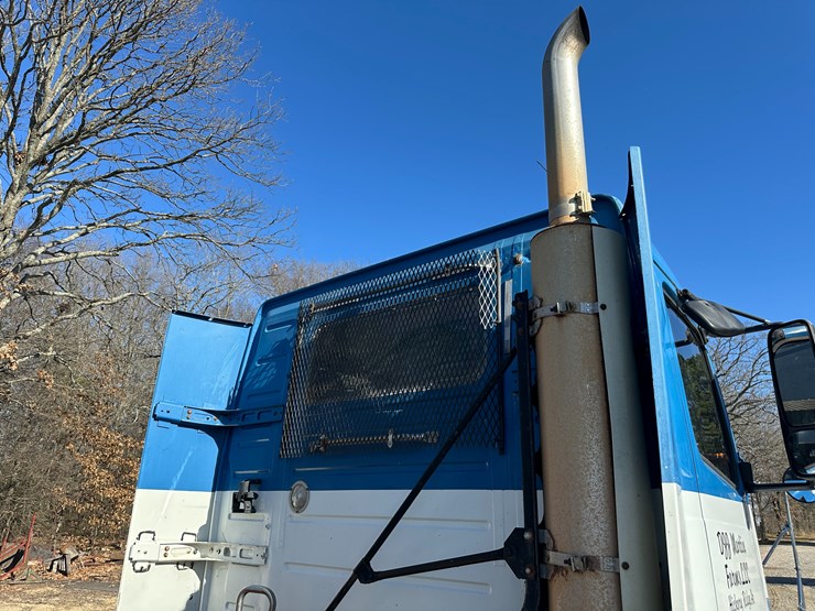 1998-volvo-vn-image-40