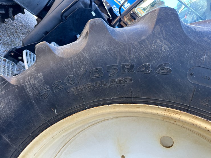 2014-new-holland-t8.330-image-5