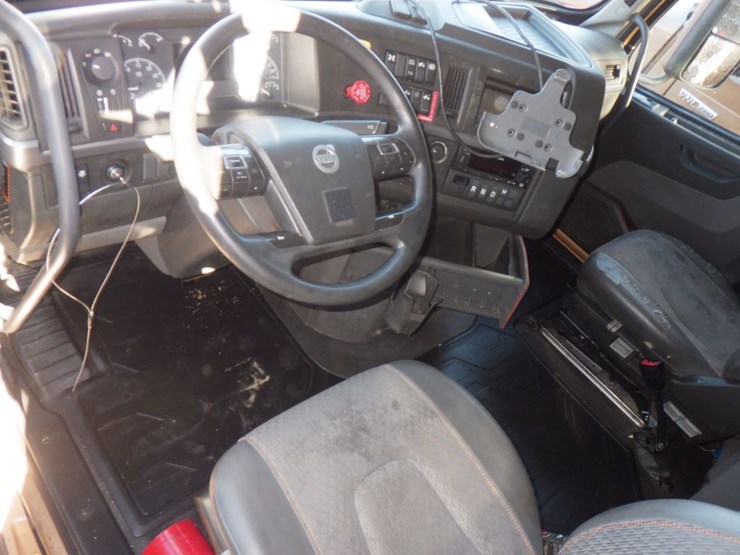 2022-volvo-vnl-760-image-16