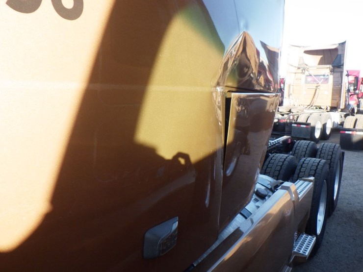 2023-volvo-vnl-760-image-17