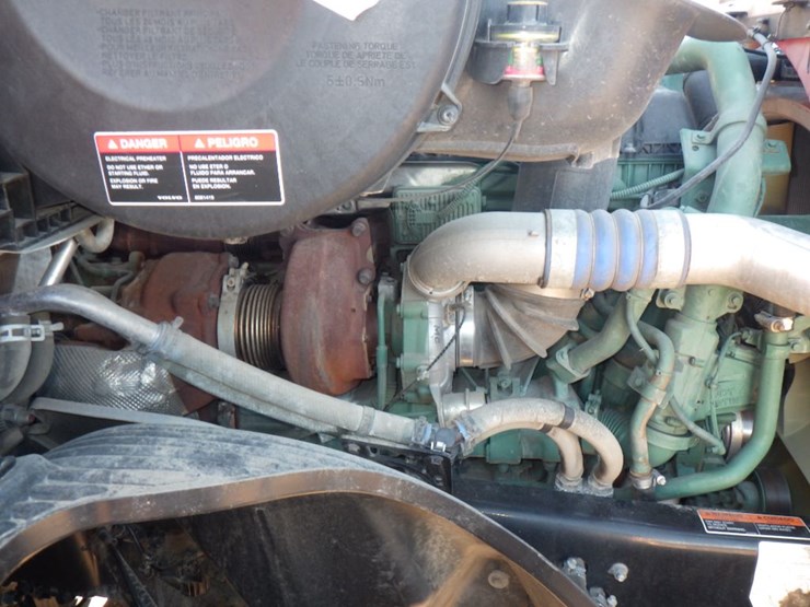 2023-volvo-vnl-760-image-27