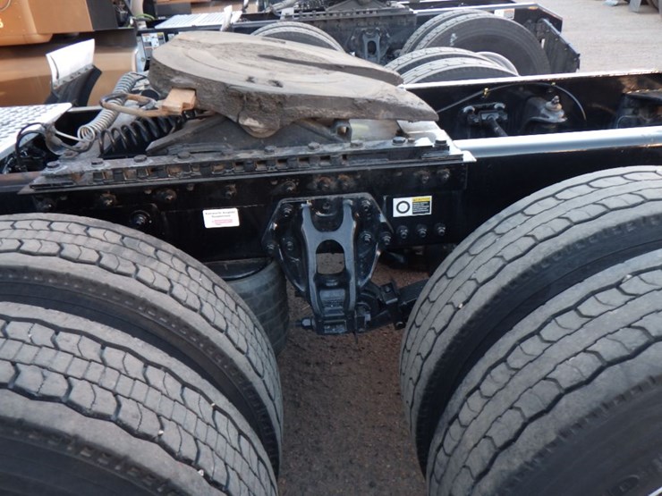 2022-kenworth-t680-image-19