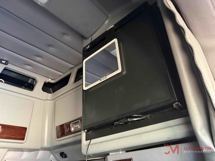 2021-peterbilt-389-image-46