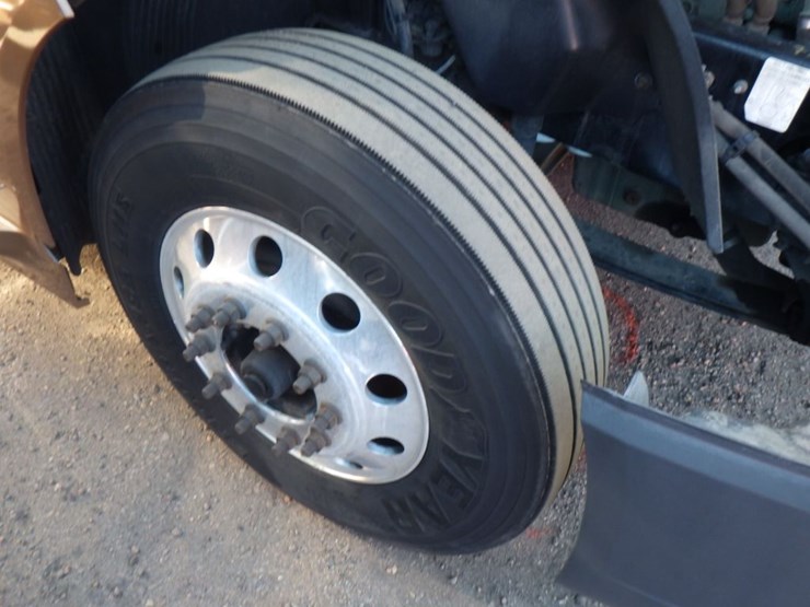 2022-volvo-vnl-760-image-27