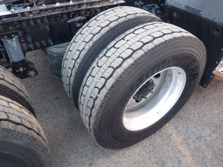 2023-volvo-vnl-760-image-5