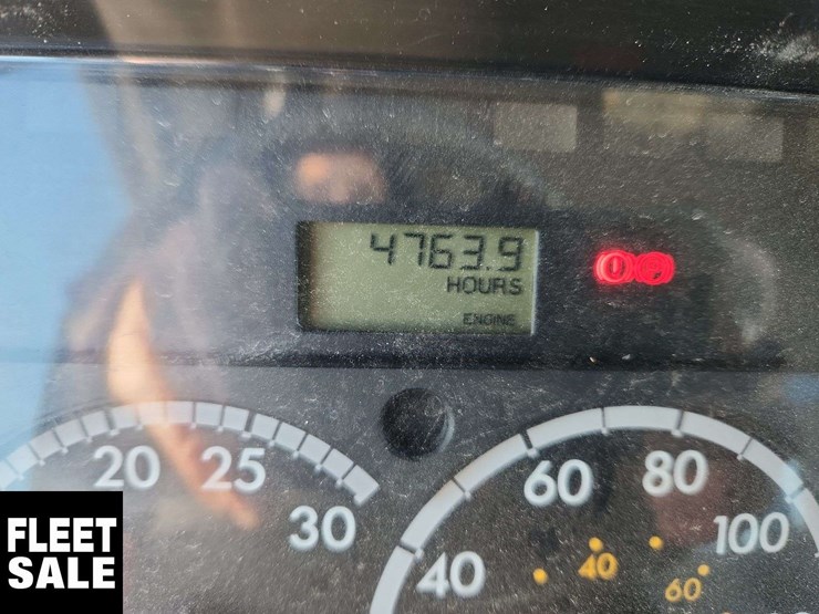 2008-freightliner-m2-106-image-21