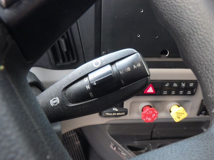 2022-freightliner-cascadia-126-image-17